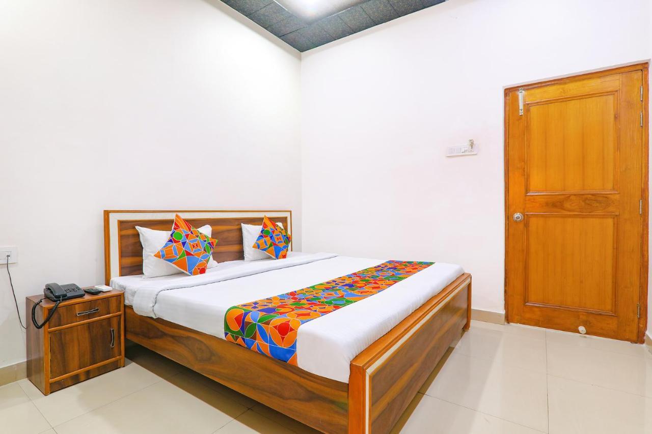 Capital O 64299 Hotel Suncity Juhi Bari Exterior foto