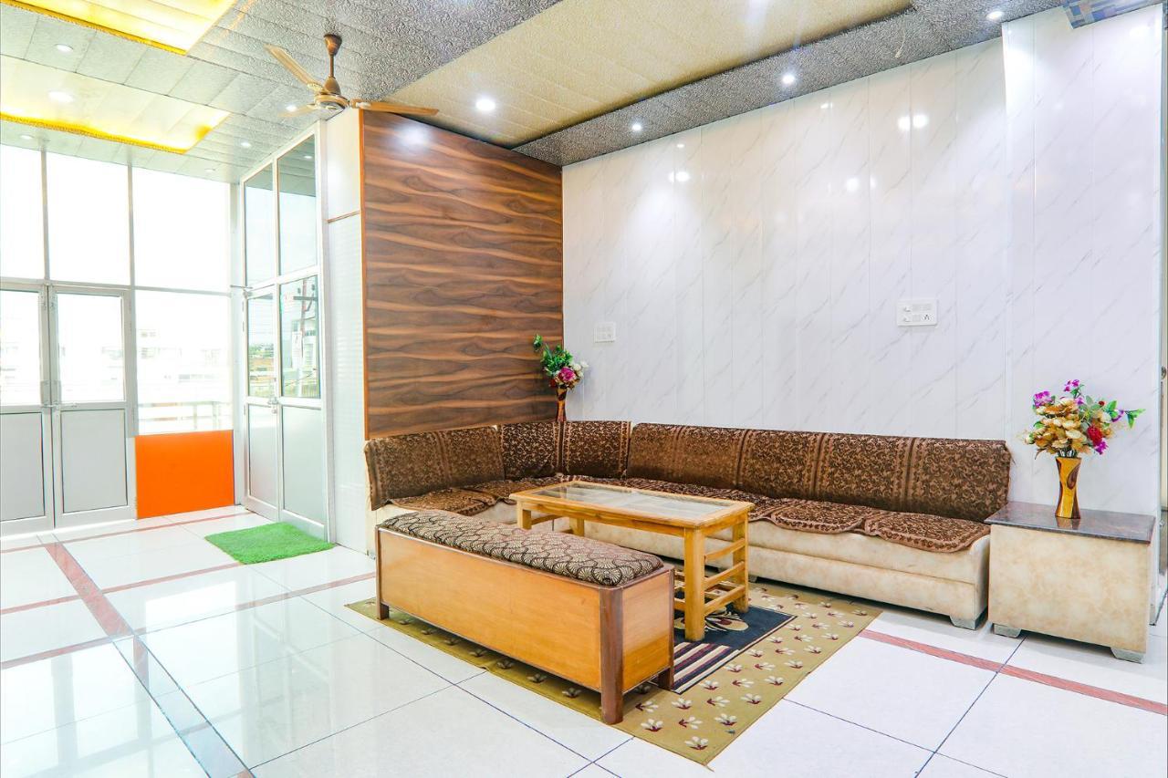 Capital O 64299 Hotel Suncity Juhi Bari Exterior foto